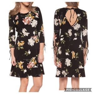 SOLD Flower Back-Cutout Round Neck Dress, M